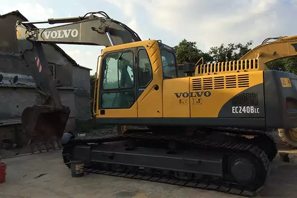 Volvo 220 Excavator dealer
