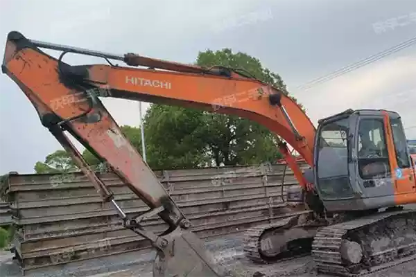 Hitachi 200 Excavator for sale